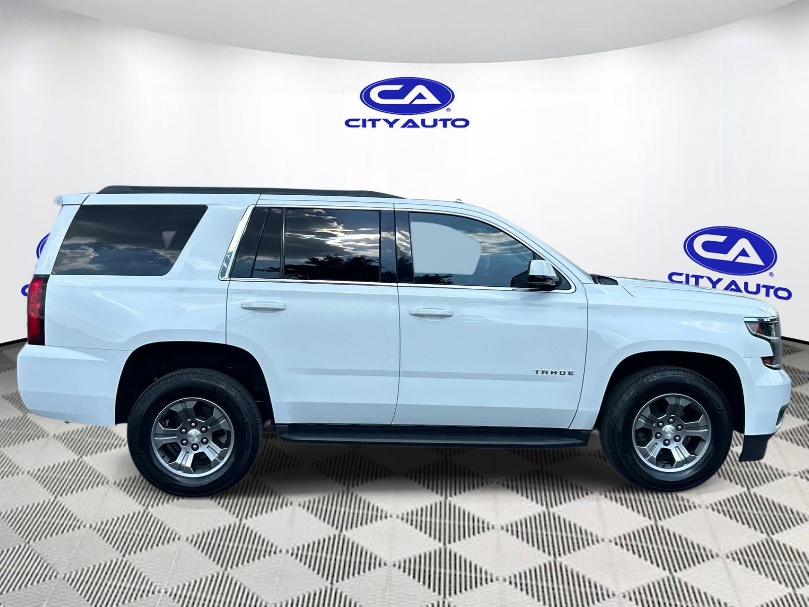 Used 2020 Chevrolet Tahoe LS RWD image 2