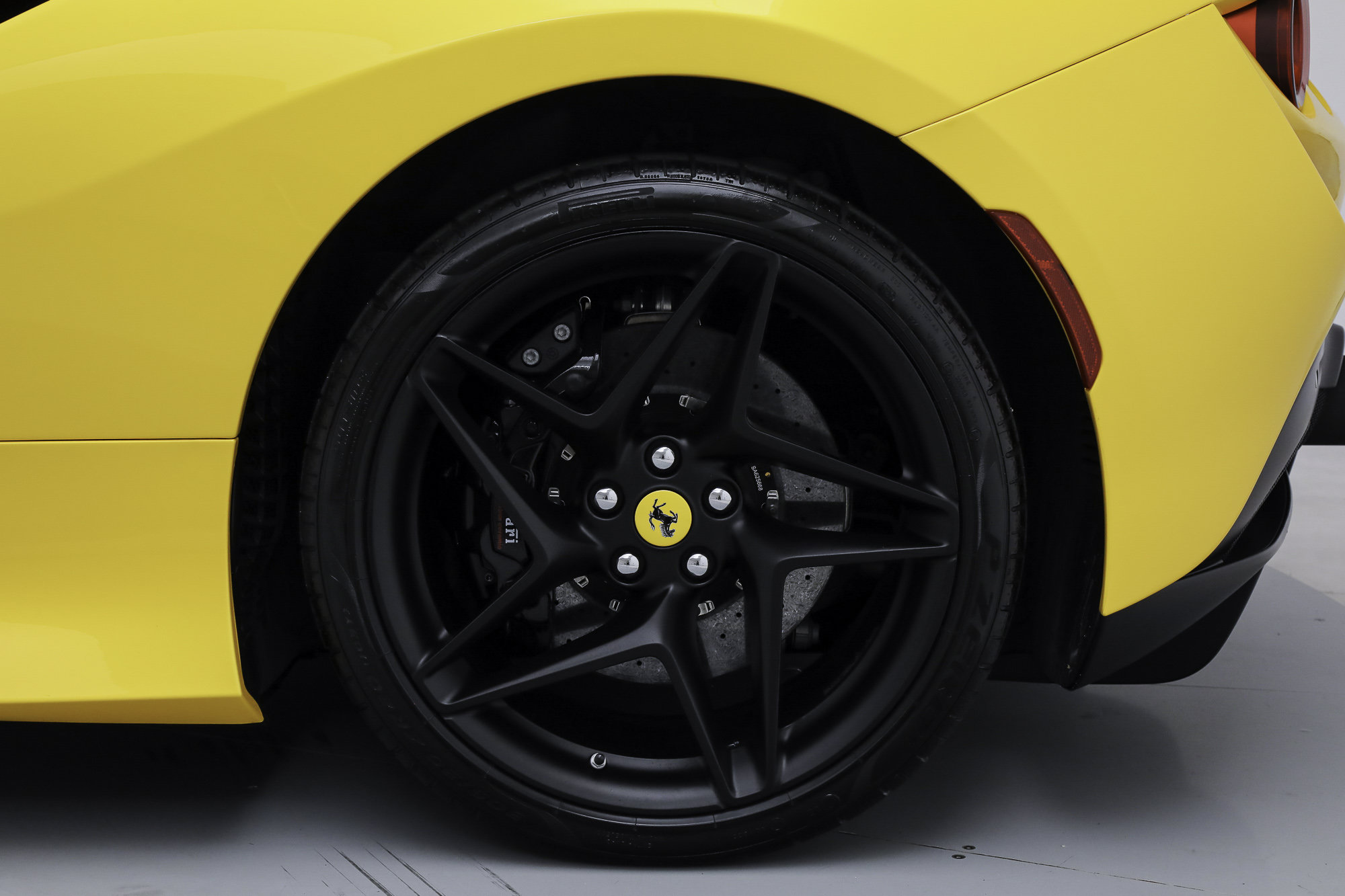 Certified 2022 Ferrari F8 Tributo RWD image 42