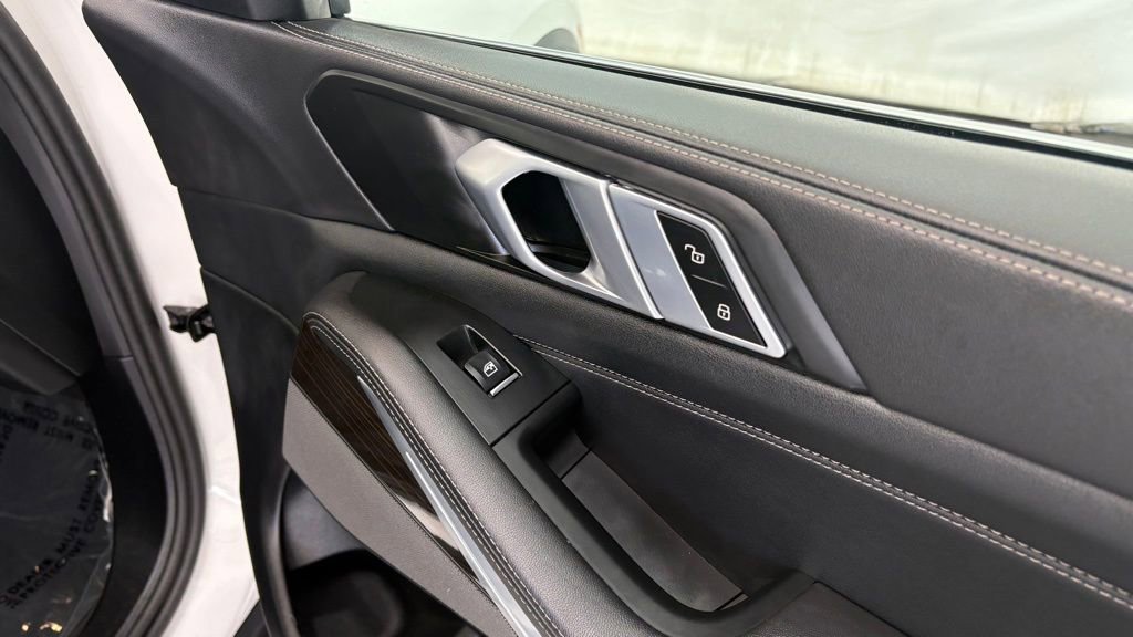 Used 2025 BMW X5 xDrive50e image 27