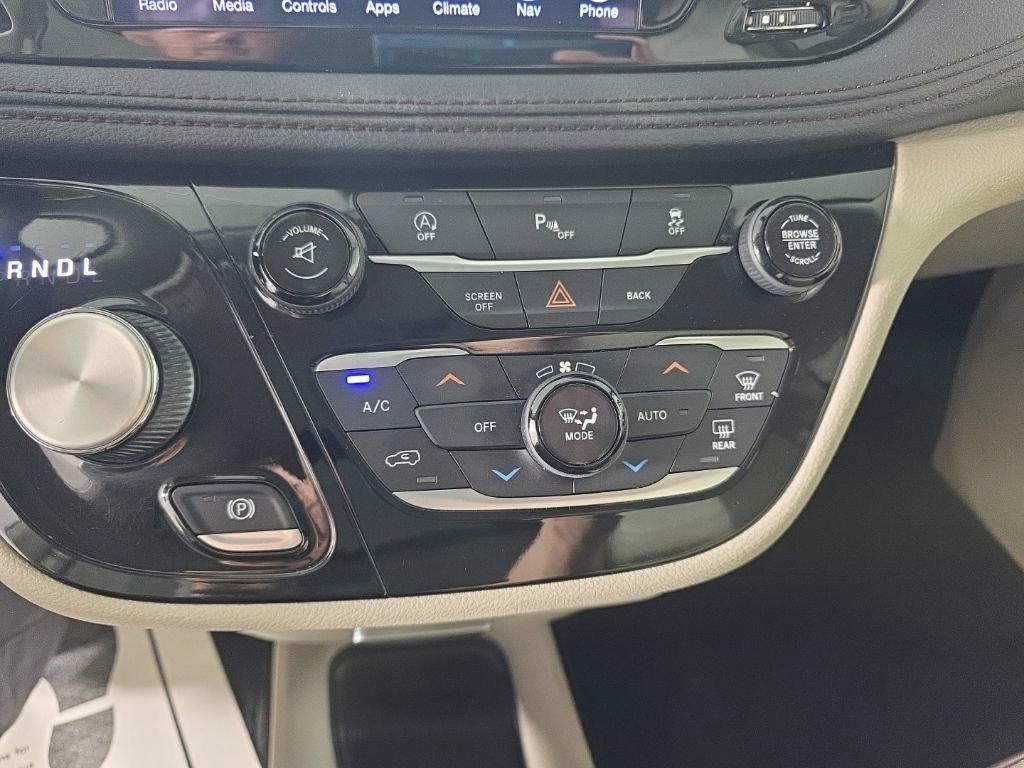 Used 2017 Chrysler Pacifica Limited image 21