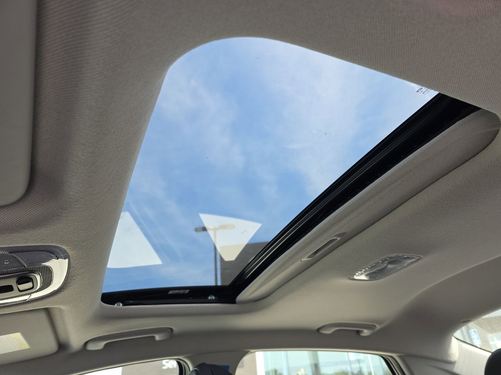 New 2025 Hyundai Elantra Limited image 24