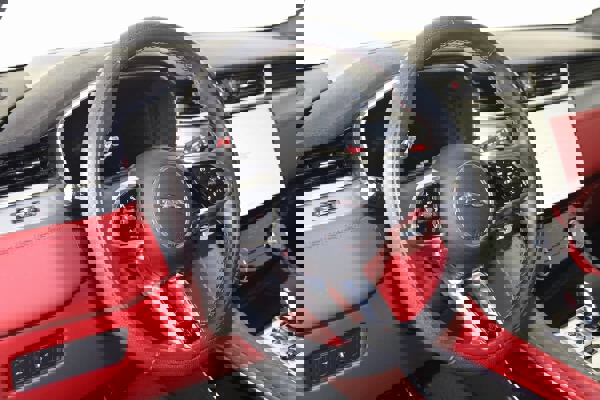 Used 2024 Jaguar F-PACE SVR image 6