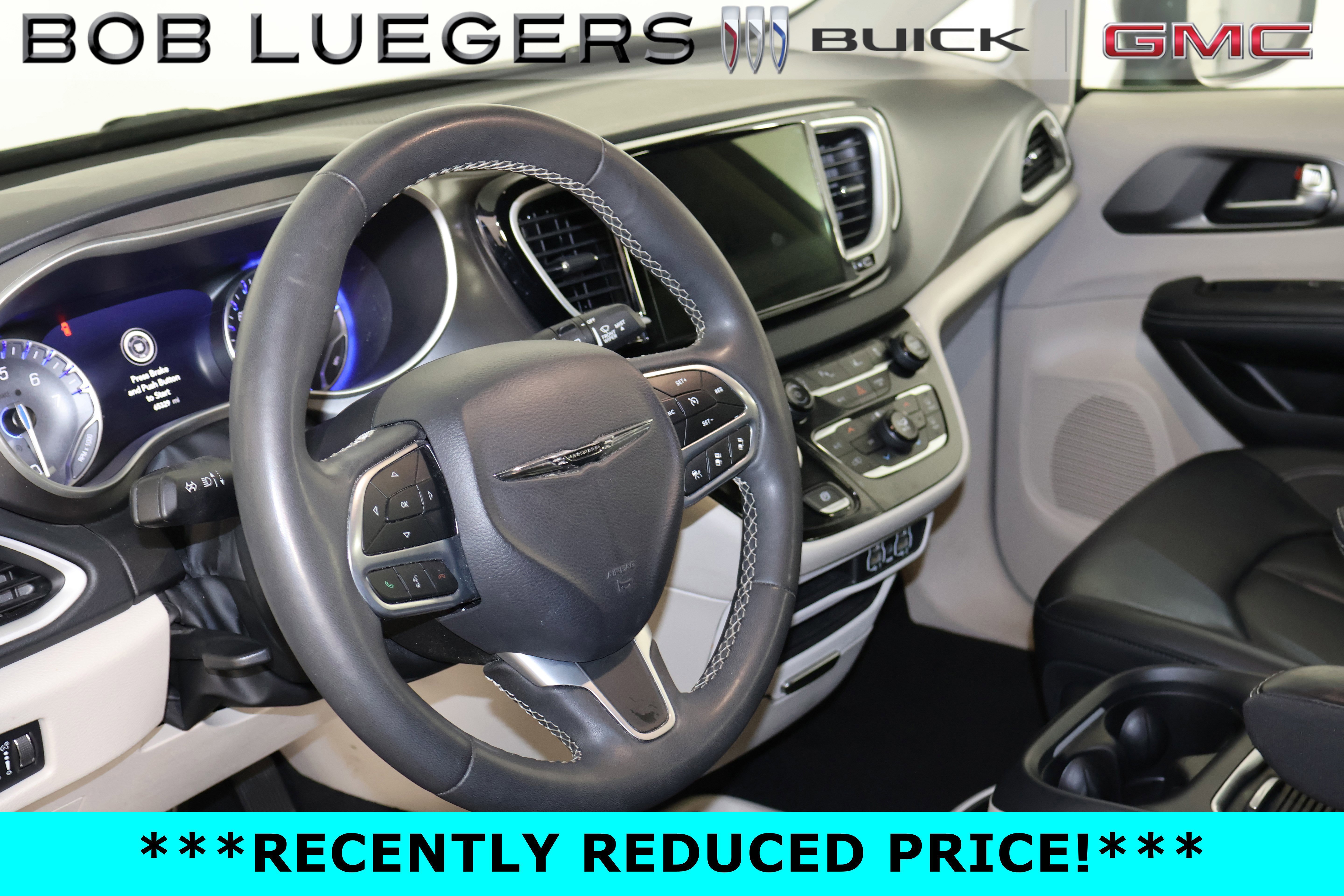 Used 2023 Chrysler Pacifica Touring-L FWD image 9