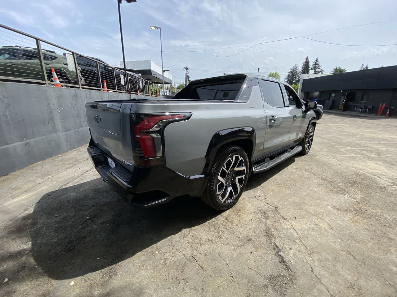 Used 2025 Chevrolet Silverado EV RST AWD/4WD image 6