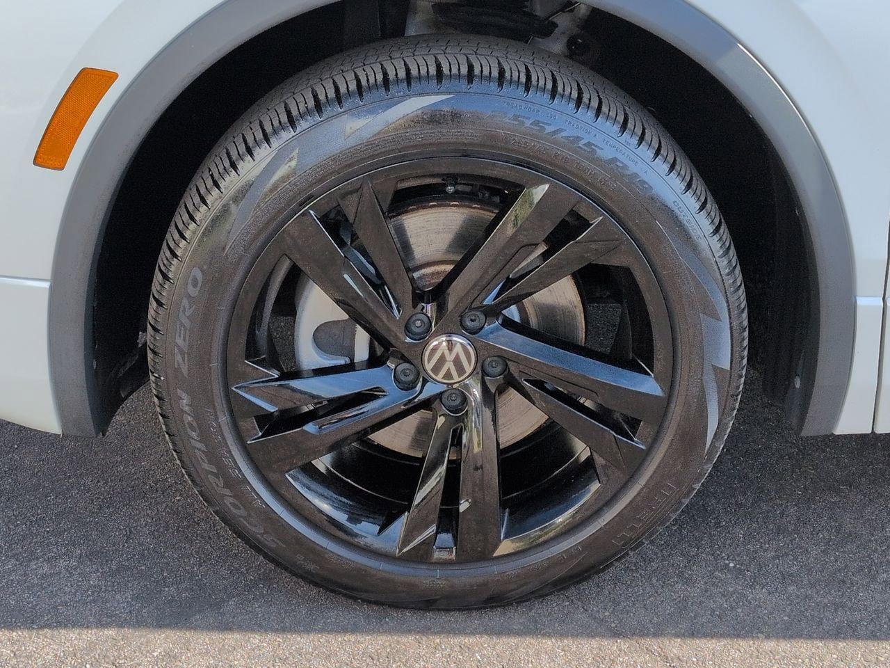 Used 2023 Volkswagen Tiguan SE R-Line image 27