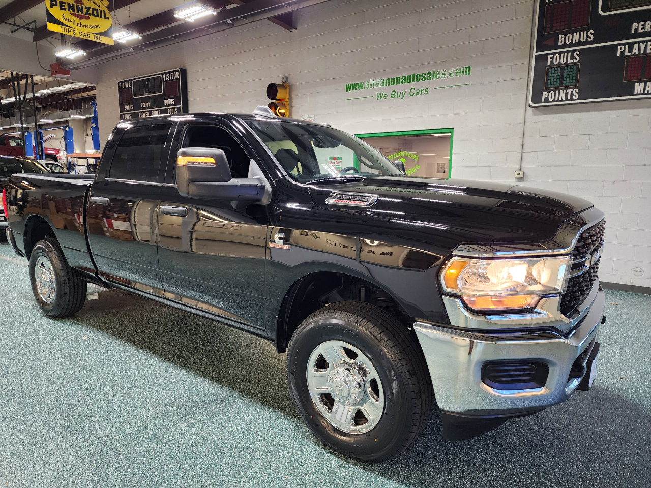 Used 2024 RAM 3500 Tradesman w/ Towing Technology Group image 4