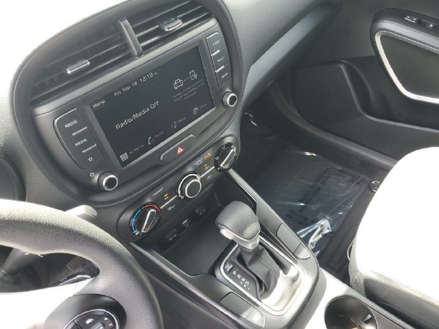 Used 2025 Kia Soul LX w/ LX Technology Package FWD image 19