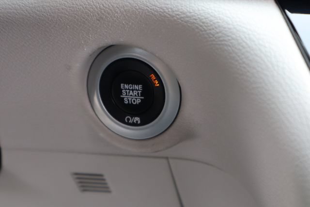 Used 2023 Chrysler Pacifica Touring-L FWD image 17