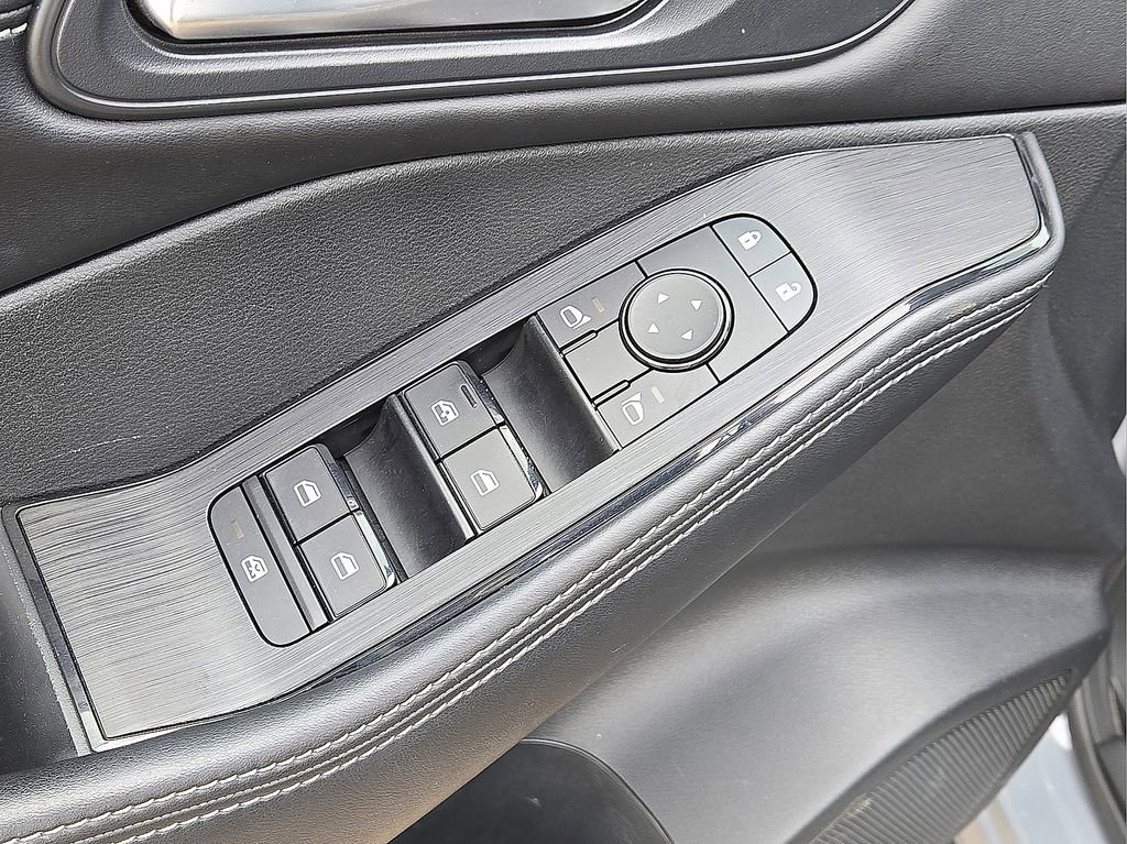 Used 2023 Nissan Rogue SV w/ SV Premium B Package image 23