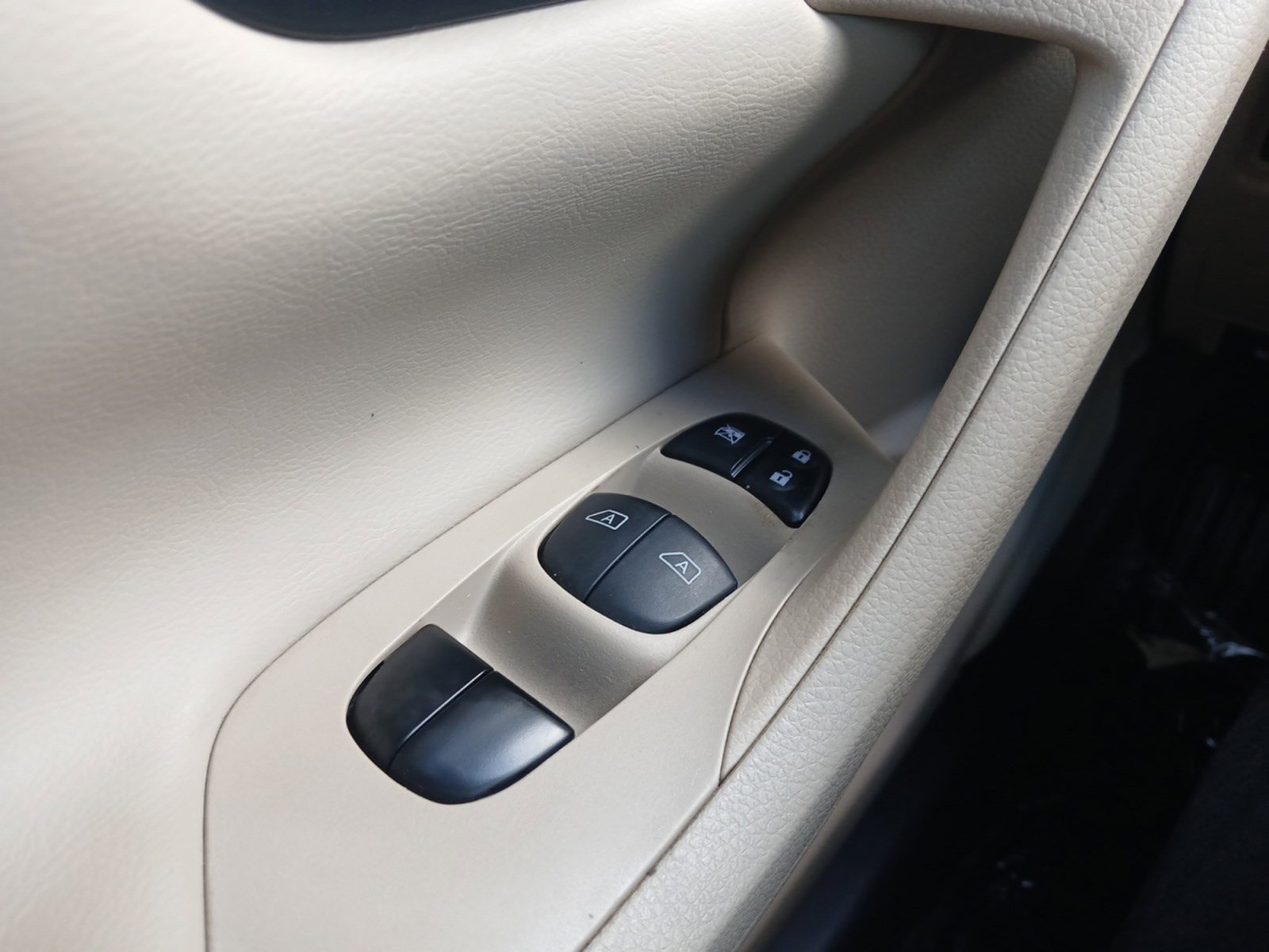 Used 2015 Nissan Altima 2.5 SV w/ Convenience Package image 18