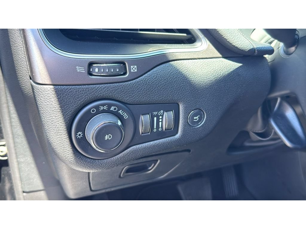 Used 2022 Jeep Cherokee Latitude Lux AWD/4WD image 16
