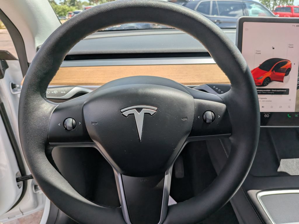 Used 2024 Tesla Model Y Long Range AWD/4WD image 28