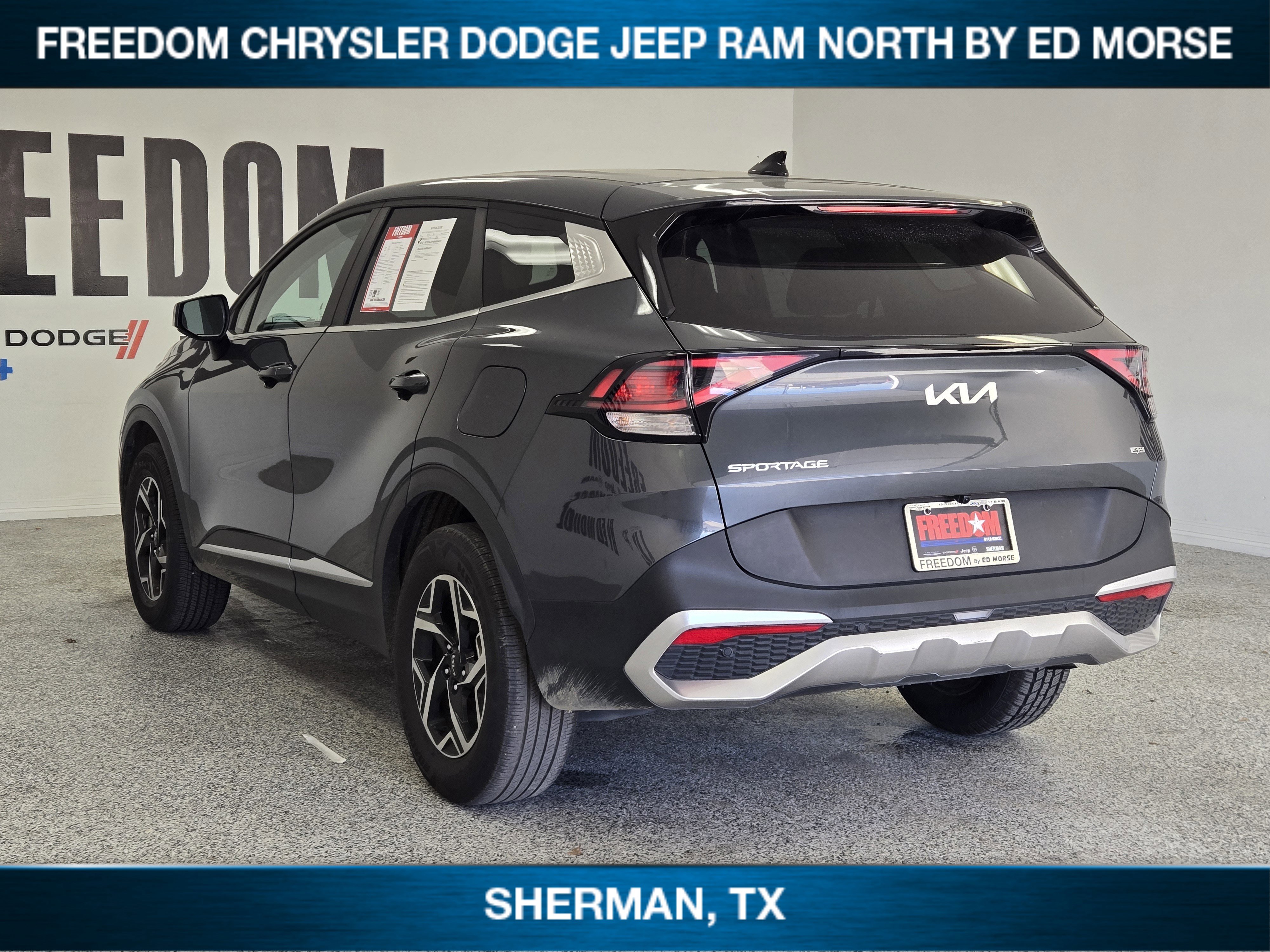 Used 2024 Kia Sportage LX image 4