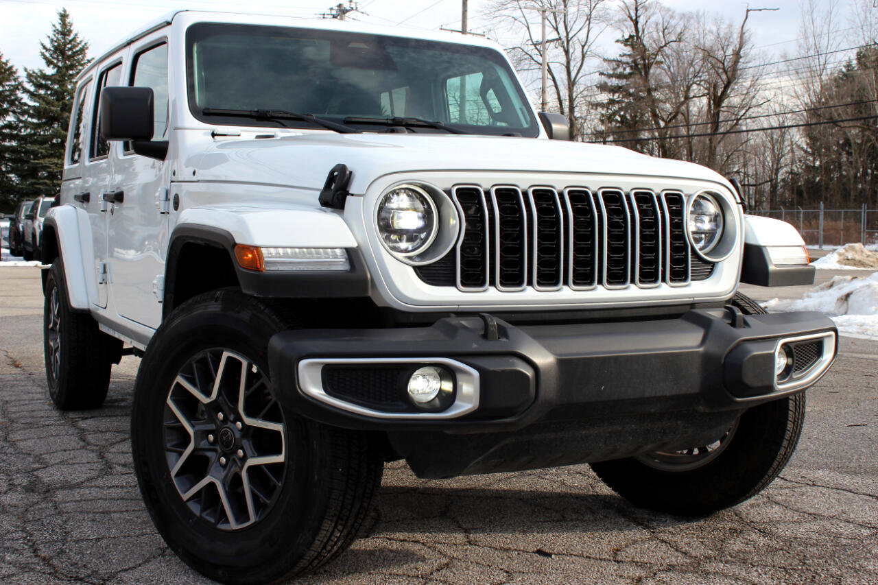 Used 2025 Jeep Wrangler Sahara image 2
