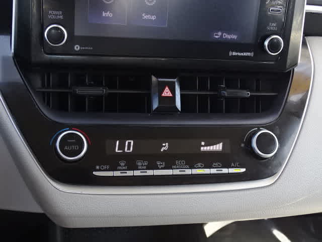 Used 2021 Toyota Corolla LE FWD image 30