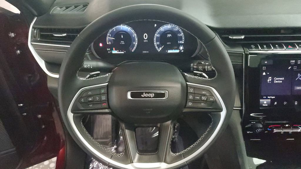 Used 2025 Jeep Grand Cherokee L Laredo image 30
