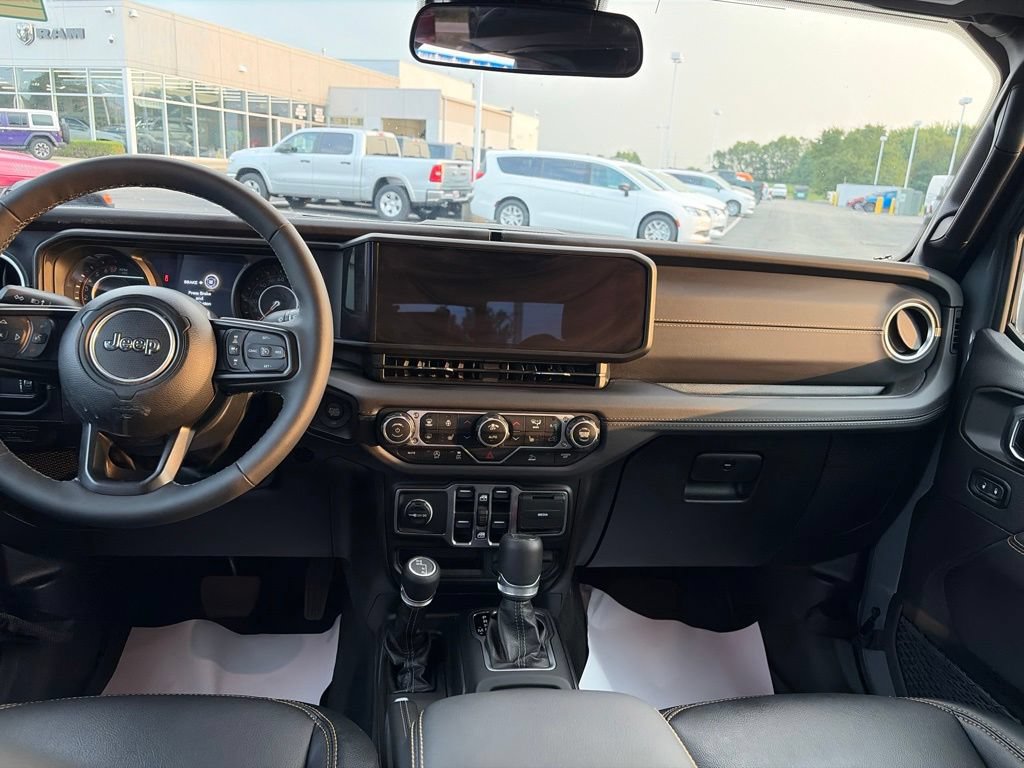 Used 2025 Jeep Gladiator Sport AWD/4WD image 19