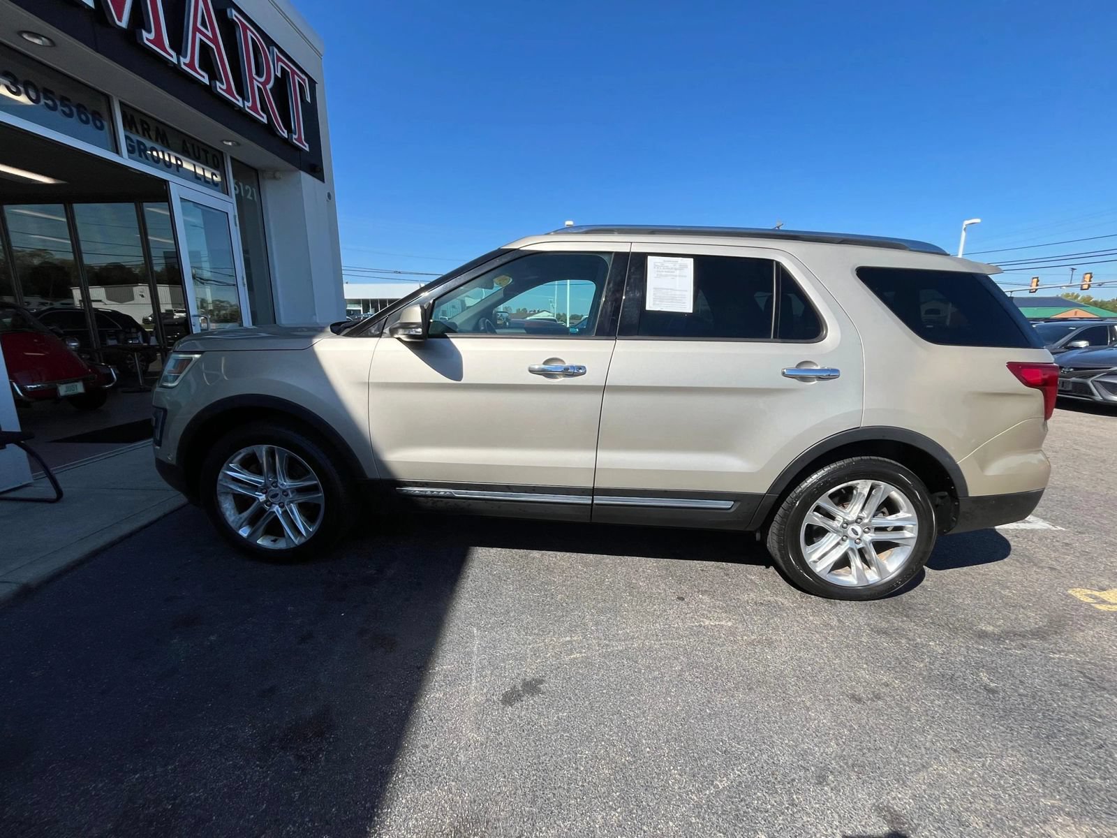 Used 2017 Ford Explorer Limited w/ Equipment Group 301A AWD/4WD image 11