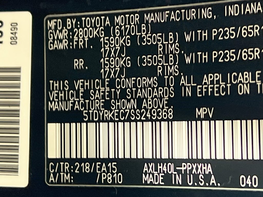 Certified 2025 Toyota Sienna XLE FWD image 33