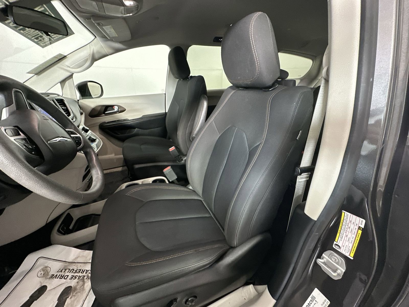 Used 2018 Chrysler Pacifica LX w/ Tire & Wheel Group image 15