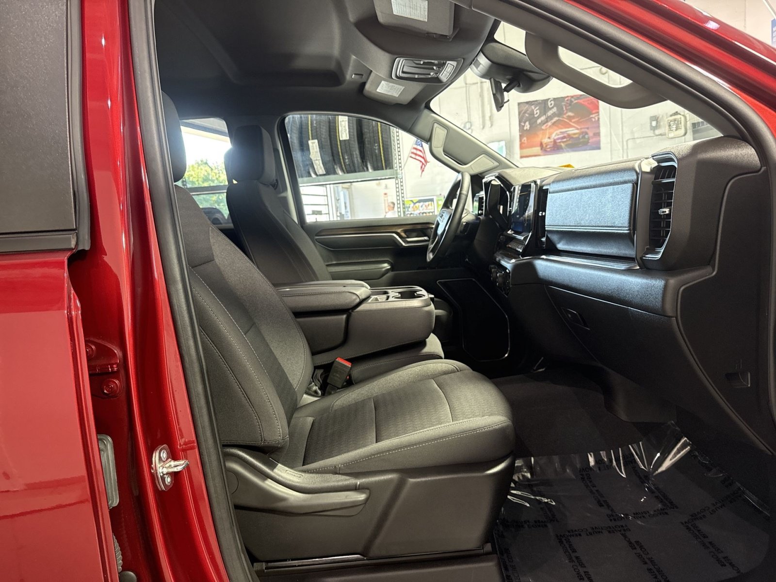 Used 2023 Chevrolet Silverado 1500 LT AWD/4WD image 27
