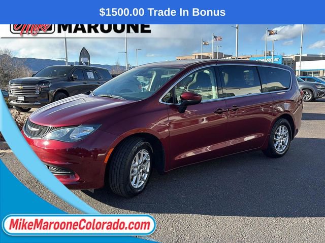 Used 2023 Chrysler Voyager LX image 3