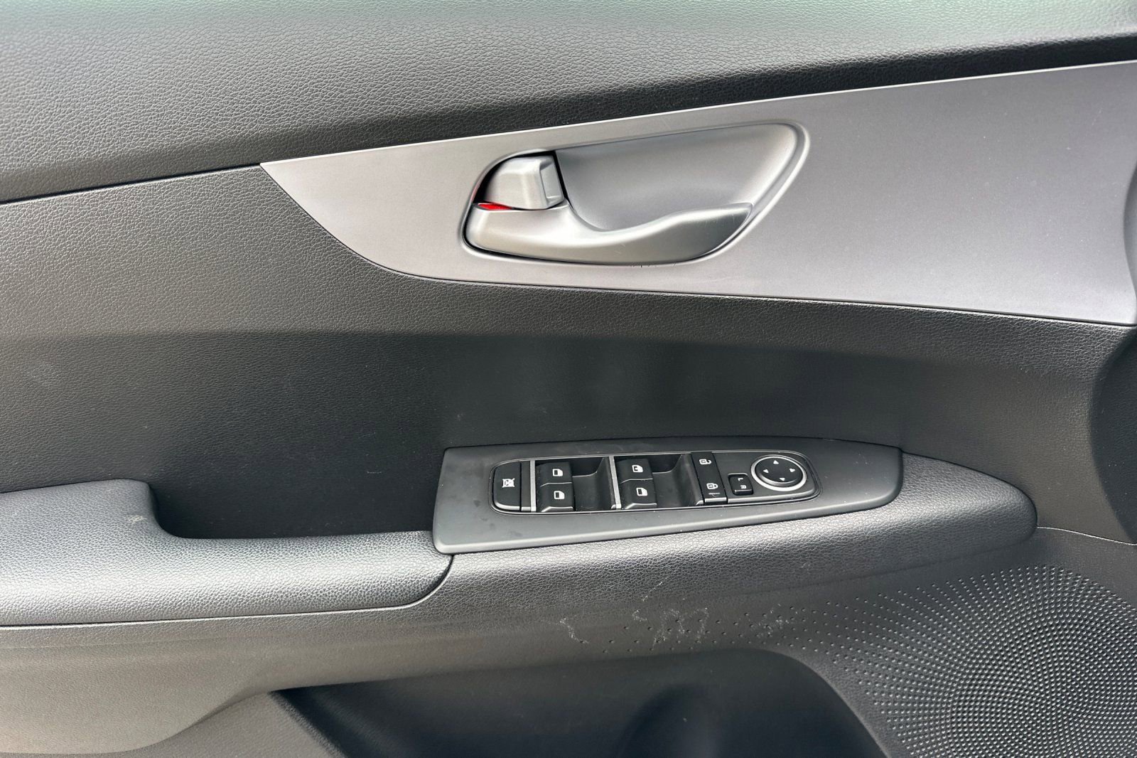 Used 2023 Kia Forte LXS image 11