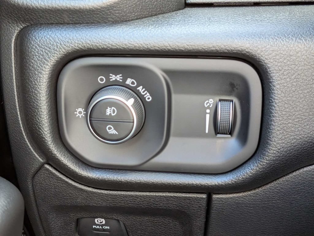 New 2026 RAM 1500 Express AWD/4WD image 22