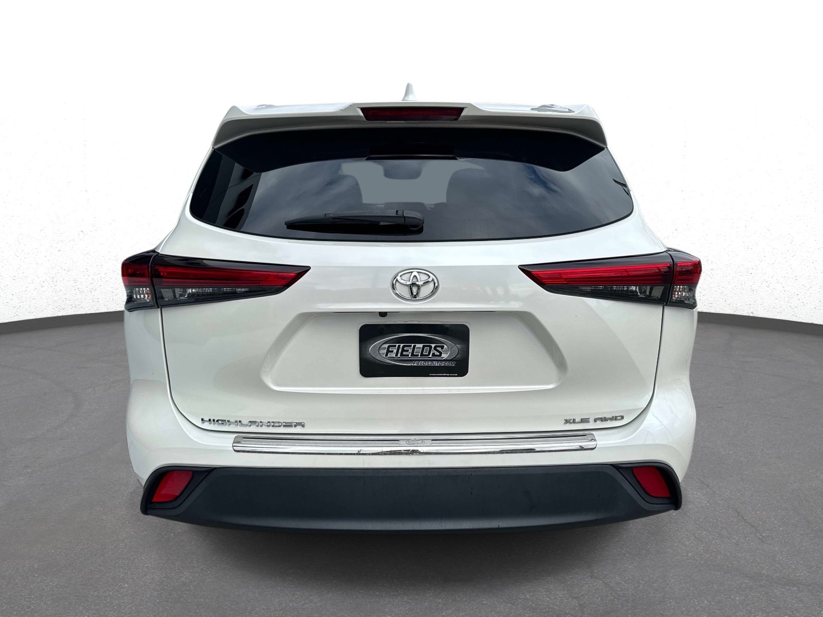 Used 2021 Toyota Highlander XLE AWD/4WD image 4