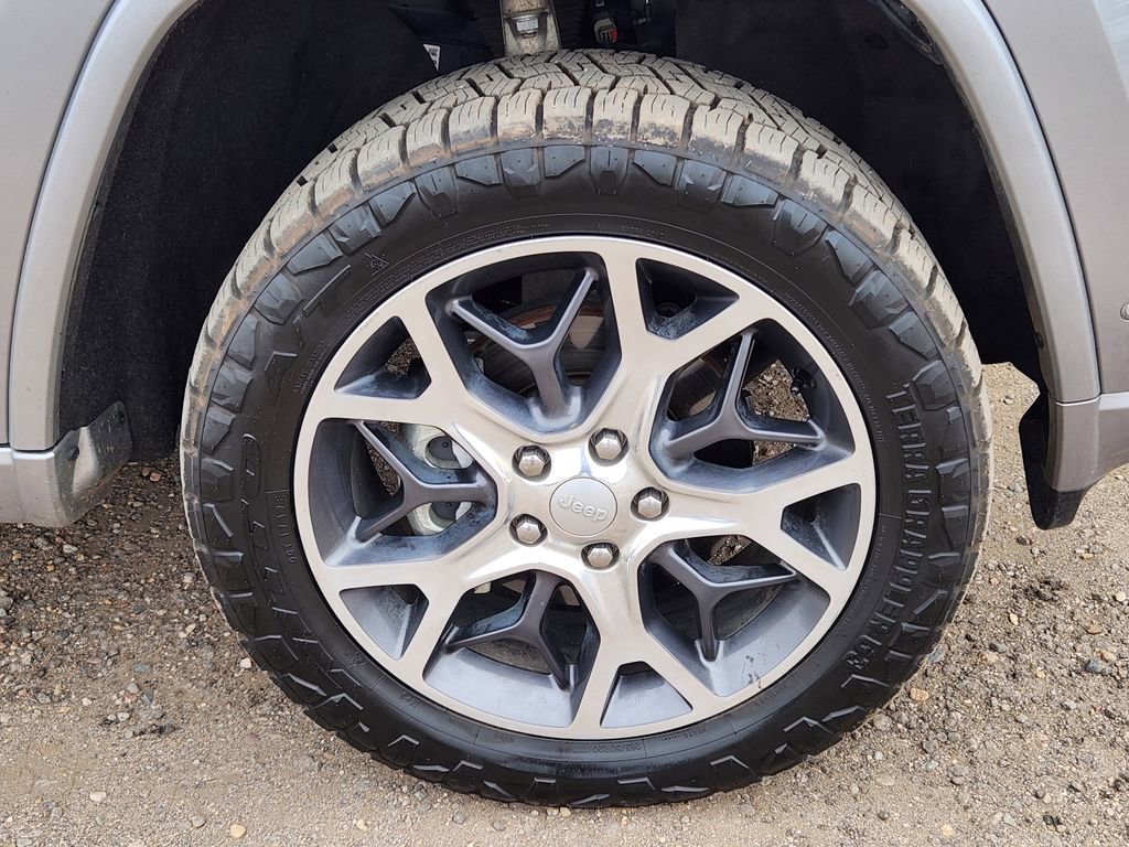 Used 2019 Jeep Grand Cherokee Overland AWD/4WD image 15