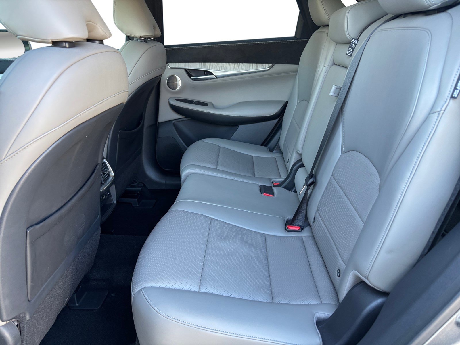 Used 2023 INFINITI QX50 Sensory image 13