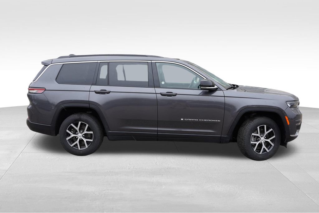 Certified 2024 Jeep Grand Cherokee L Limited w/ Luxury Tech Group II AWD/4WD image 3