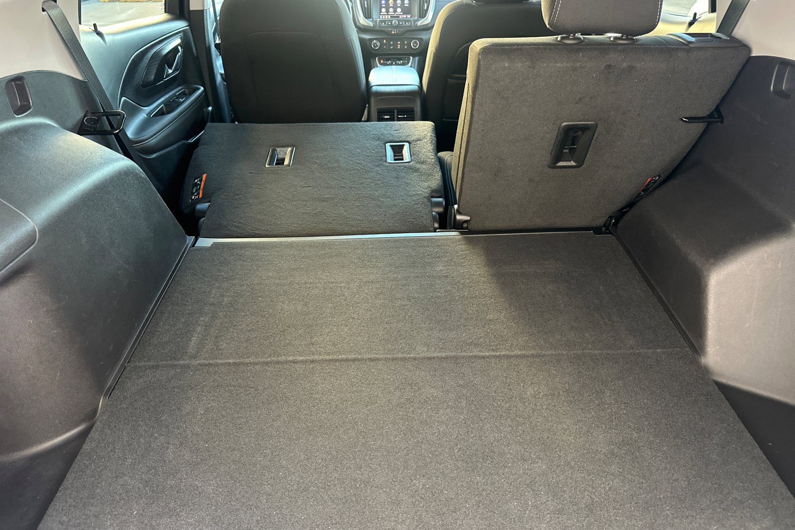 Used 2024 GMC Terrain SLE image 18