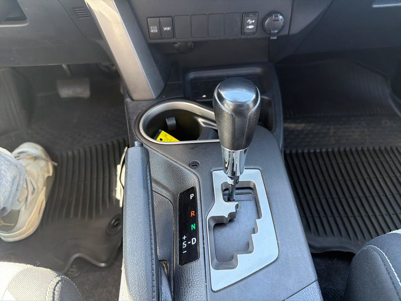 Used 2018 Toyota RAV4 XLE w/ Plus Extra Value Package AWD/4WD image 24