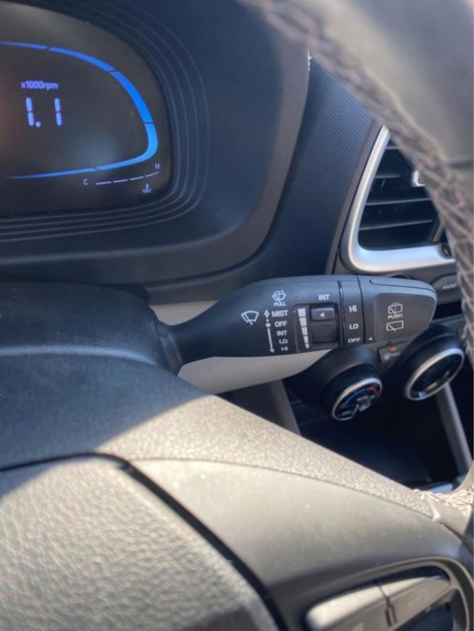 Used 2023 Hyundai Venue SEL image 16