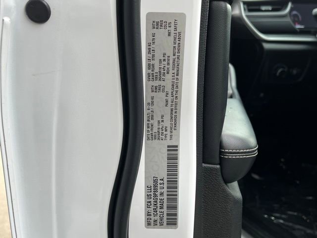 Used 2023 Jeep Grand Cherokee L Laredo image 36