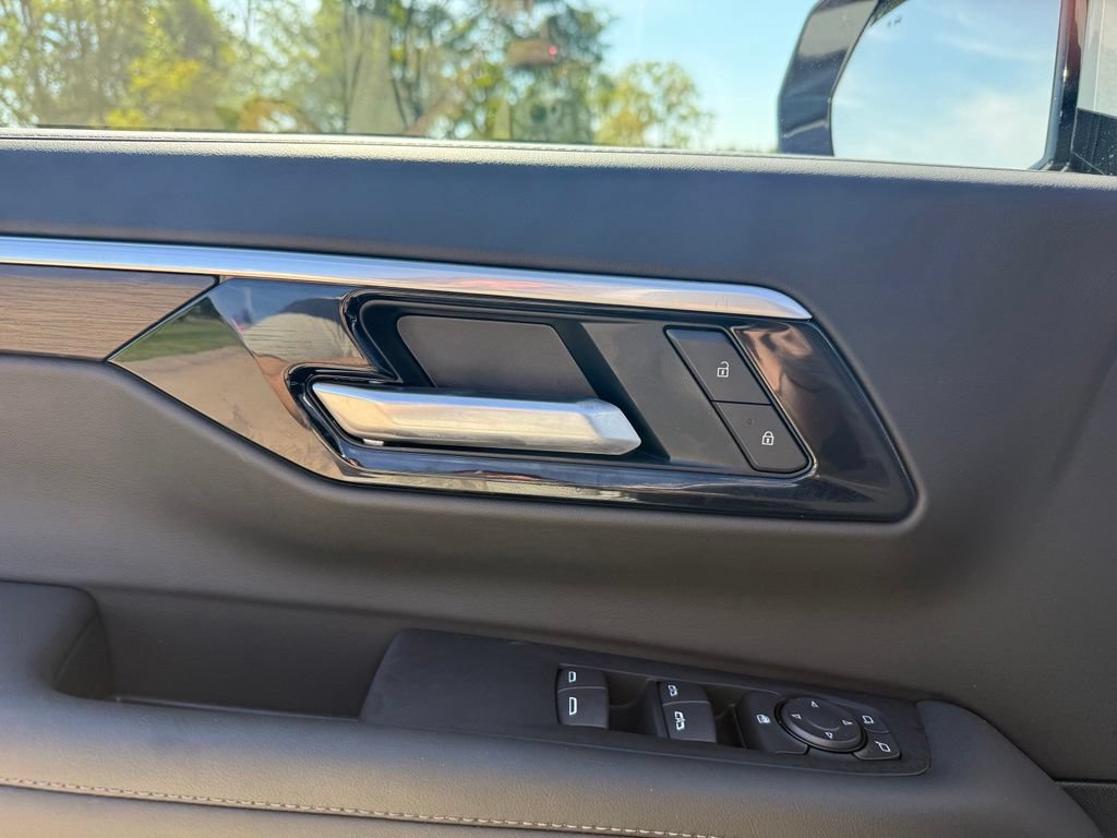 Used 2026 Chevrolet Suburban LS AWD/4WD image 29