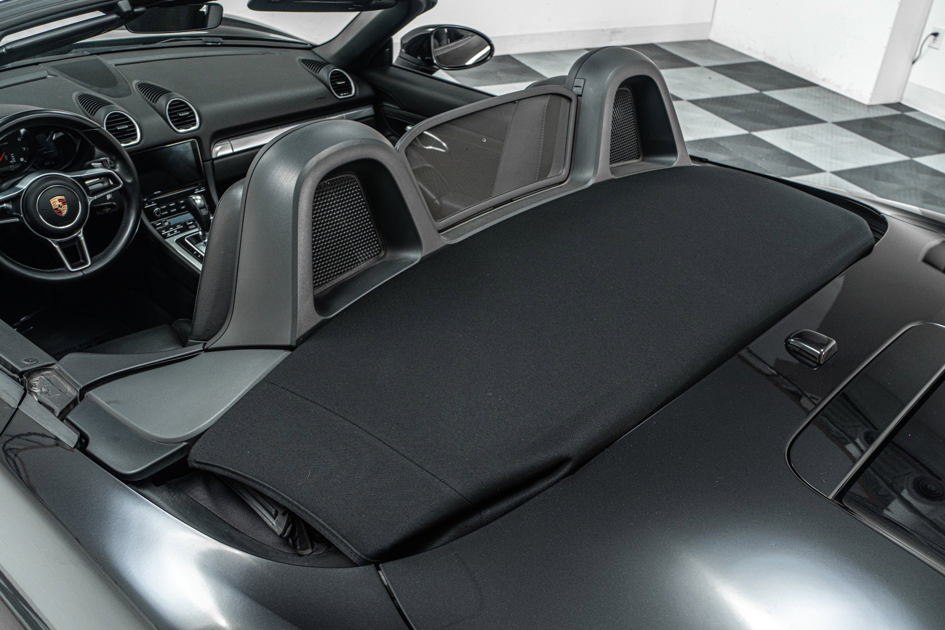 Used 2017 Porsche 718 Boxster RWD image 17