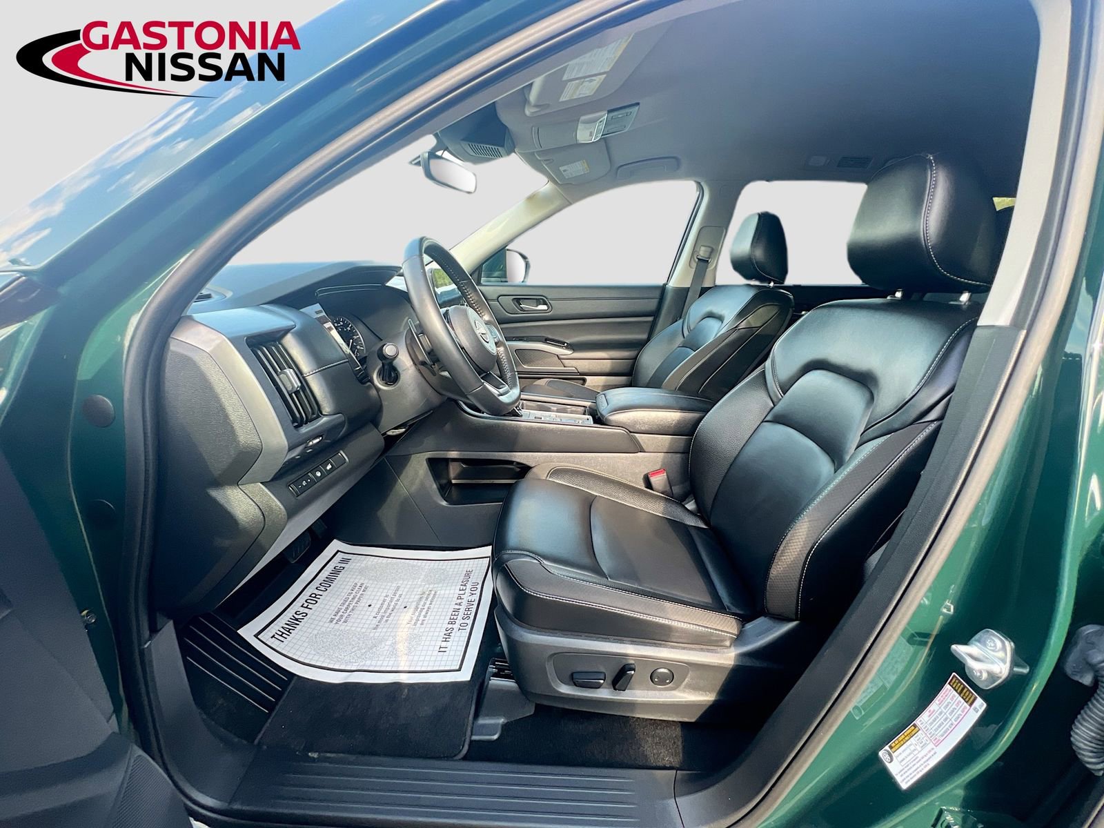 Used 2025 Nissan Pathfinder SL image 29