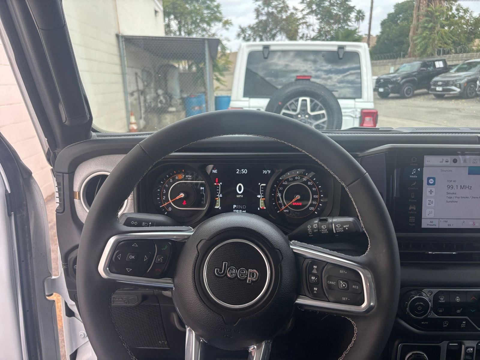 Used 2025 Jeep Wrangler Sahara image 34