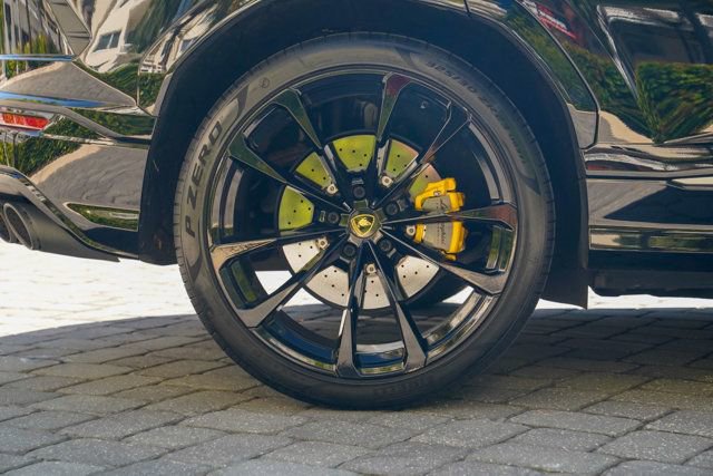 Used 2022 Lamborghini Urus image 32