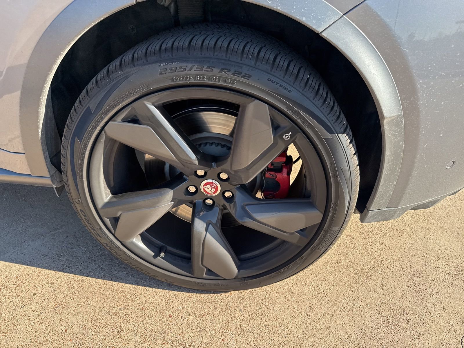 Used 2023 Jaguar F-PACE SVR image 10