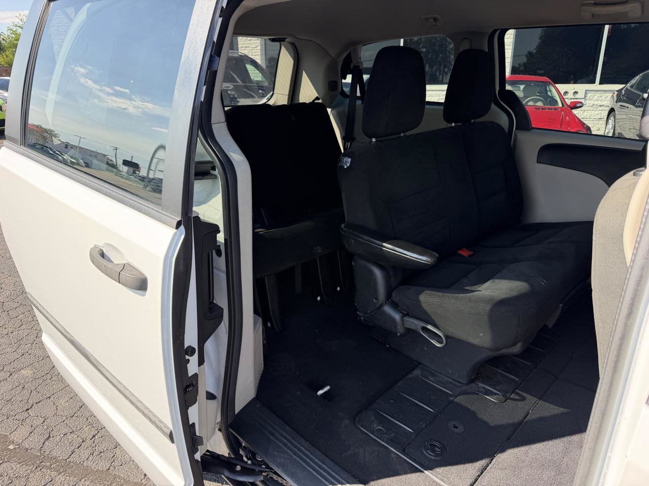 Used 2015 Dodge Grand Caravan American Value Package FWD image 12
