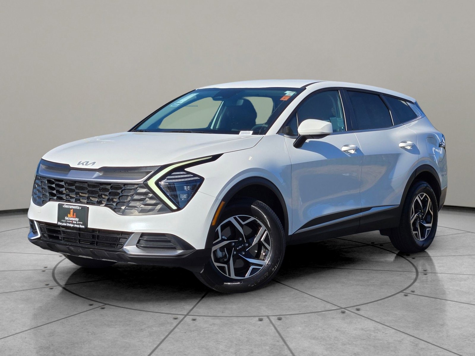 Used 2024 Kia Sportage LX image 6