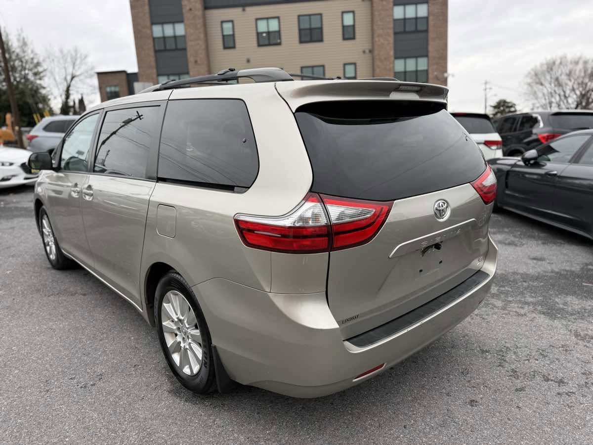Used 2016 Toyota Sienna LE image 5