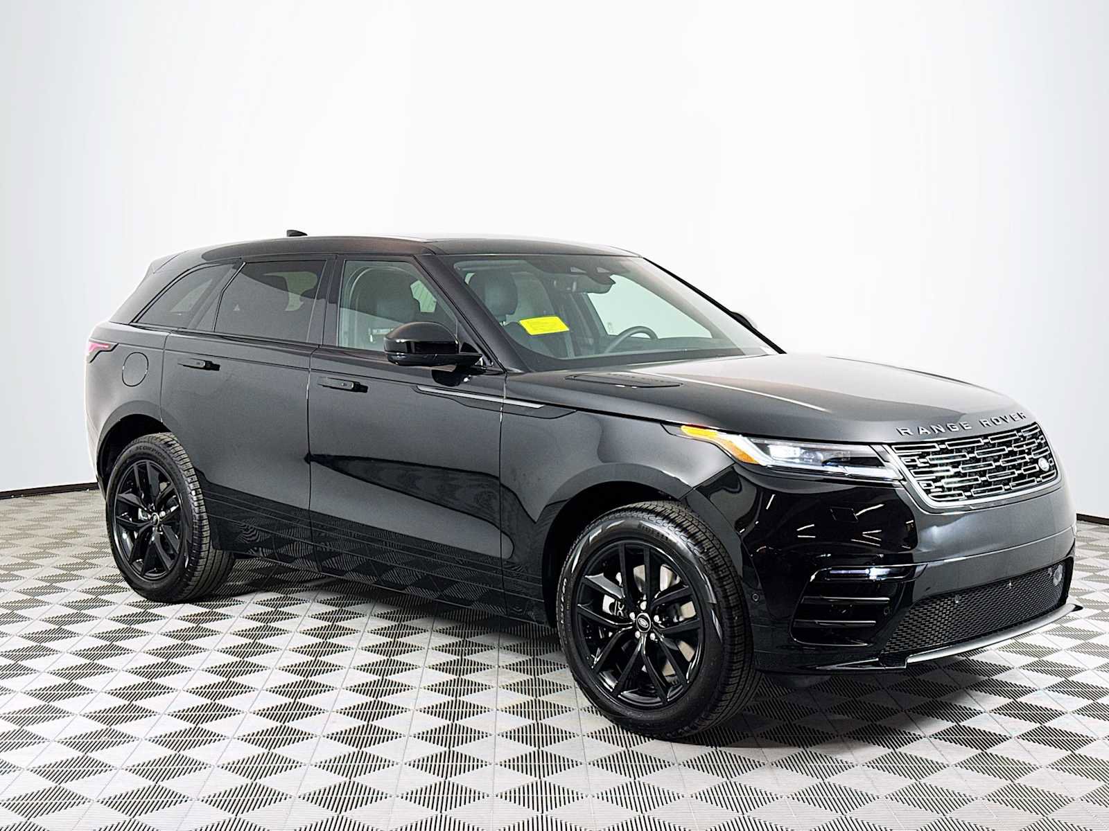 Used 2026 Land Rover Range Rover Velar Dynamic SE AWD/4WD image 3