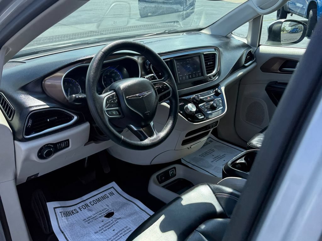 Used 2020 Chrysler Voyager Lxi FWD image 32