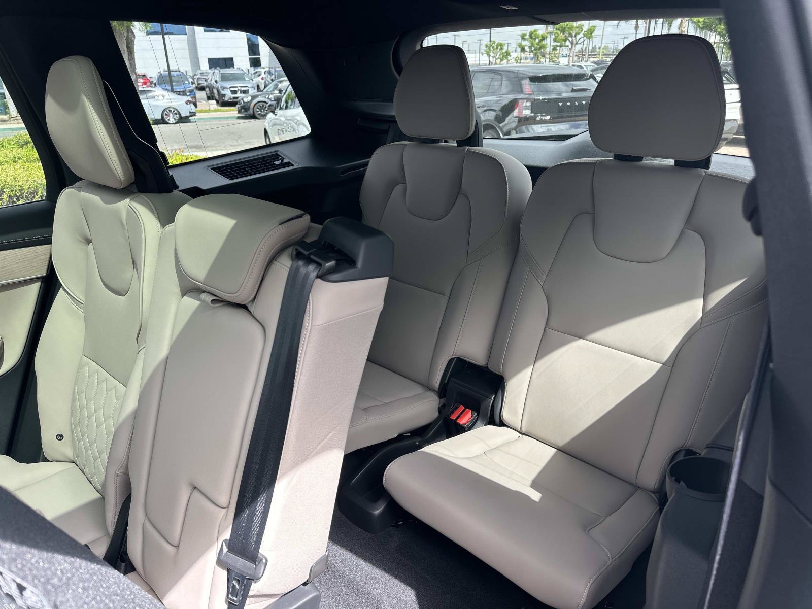 New 2026 Volvo XC90 T8 Plus w/ Protection Package Premier AWD/4WD image 18