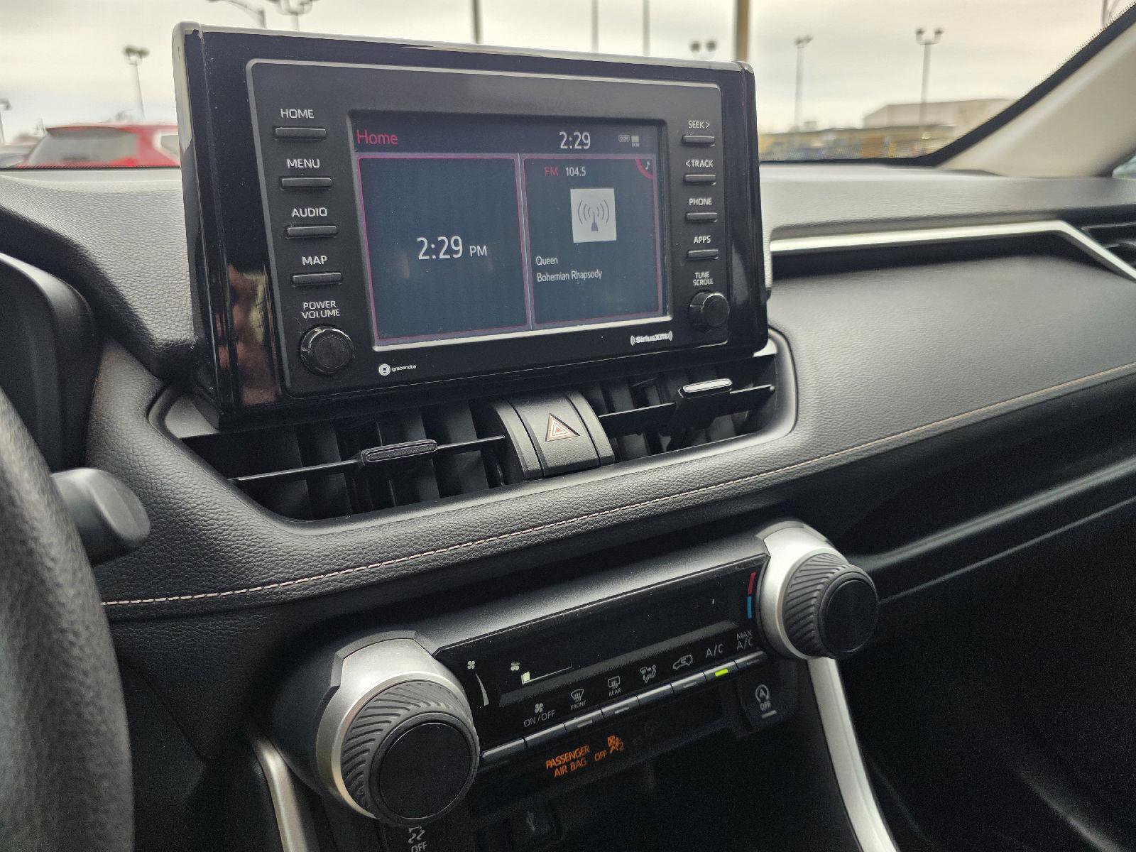 Used 2020 Toyota RAV4 LE AWD/4WD image 16