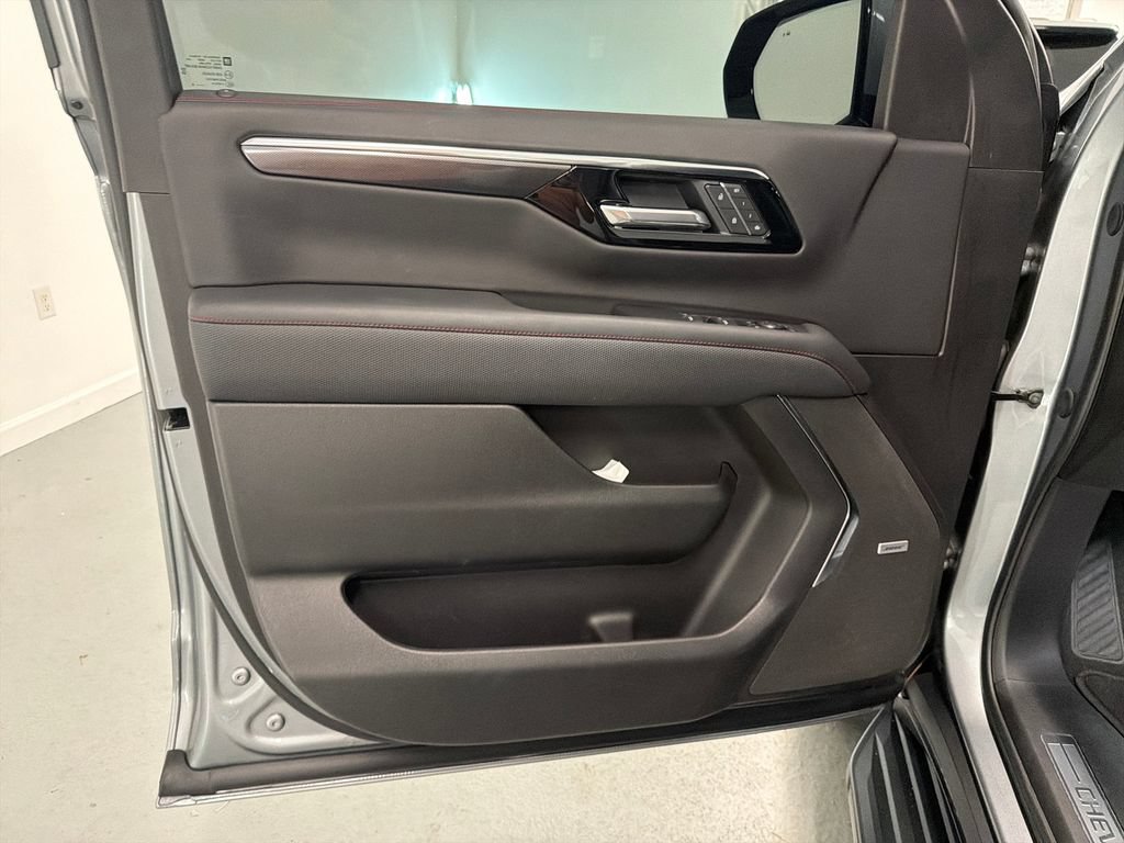 Used 2025 Chevrolet Tahoe RST w/ Comfort Package RWD image 12
